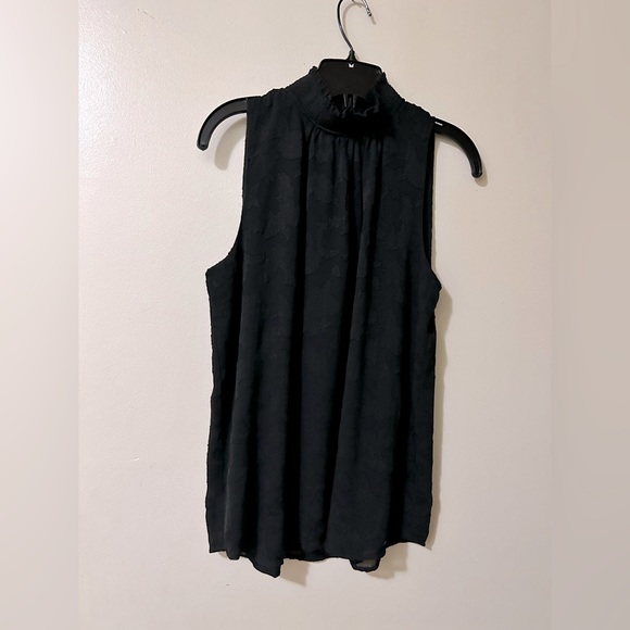 Sleeveless loft blouse - Picture 2 of 6